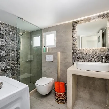 Downton 2-bed Sleeps 6 Pet Friendly サントリーニ